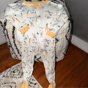 Burt’s Bees Pajamas 18M Bunny Carrot Print Organic Cotton Sleeper Easter Neutral